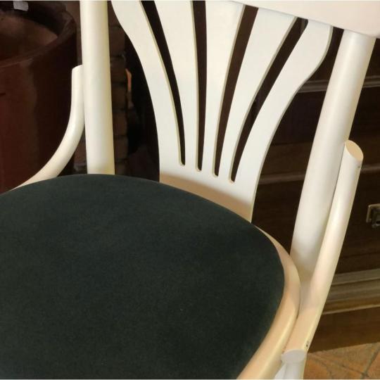 karpitos thonet szek elegans barsony klasszikus mediterran feher egyedi butorok polgarilameridiana kanapek fotelek lakberendezes konyha nappali etkezo.jpg